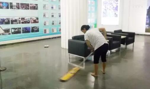 ATOS阿托斯經(jīng)銷公司的保潔阿姨